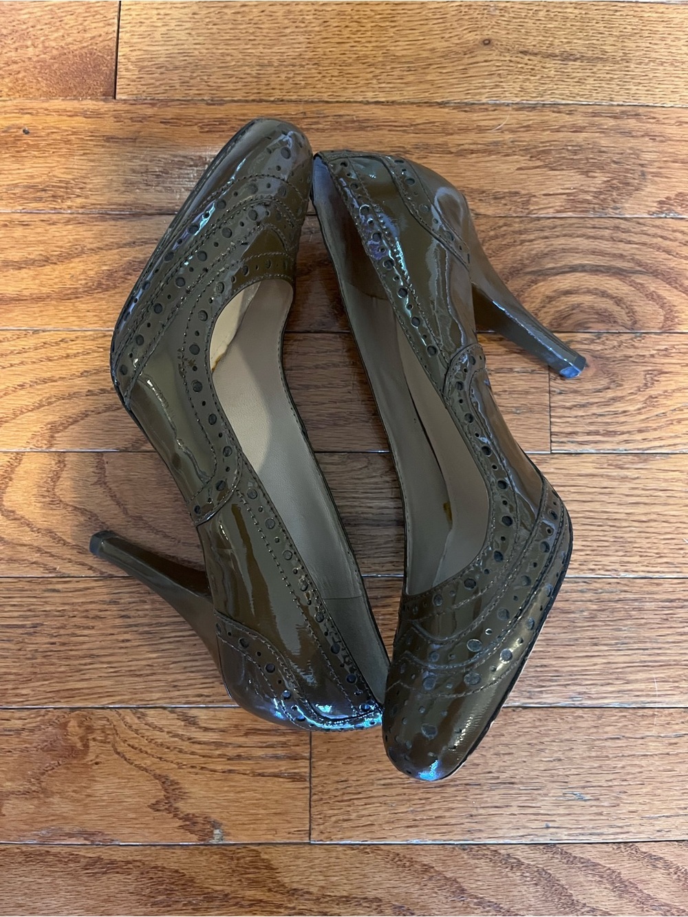 Joan & David  Women's Brown Patent Brogue-Style Pumps, size 7